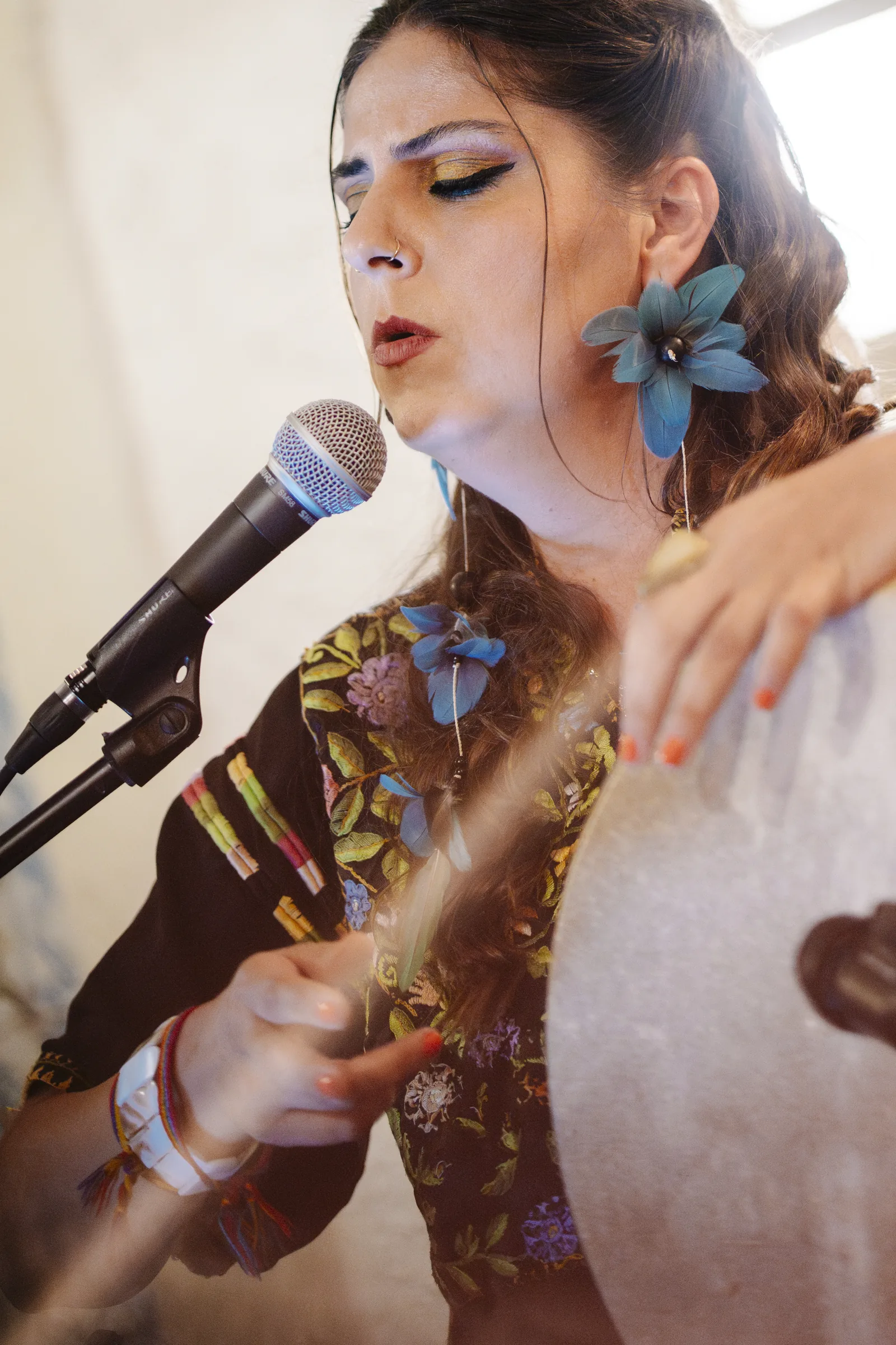 Rawan singing with her frame drum at Casa Palestina, Lisbon